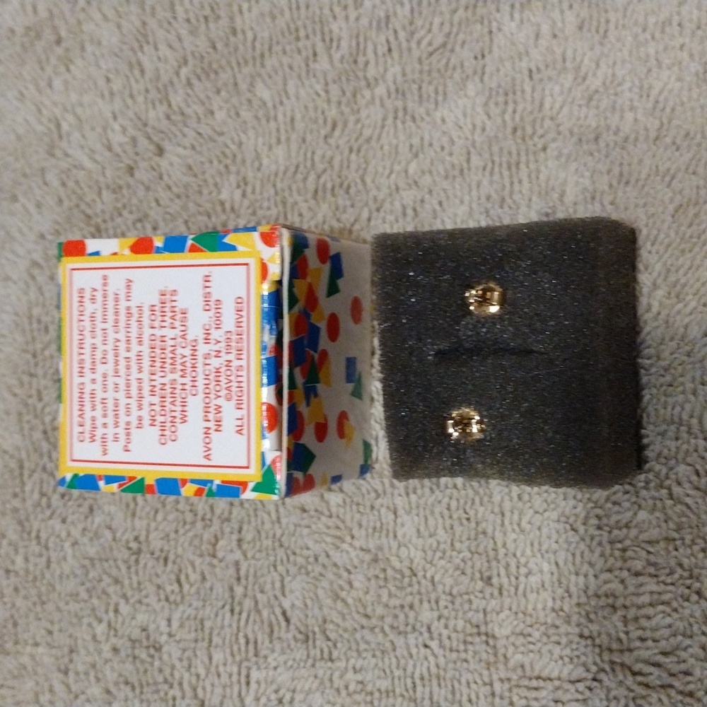 Disney, Avon Vintage 1993, Aladdin Abu monkey studded earrings. - Picture 2 of 3